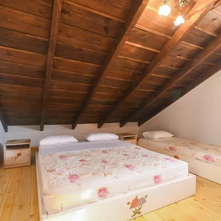 Therianos Traditional