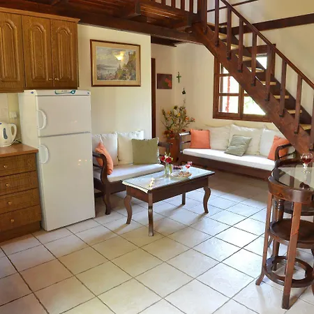 팜스테이 Therianos Traditional