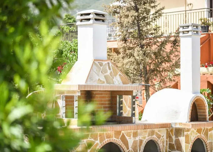 בית חווה Therianos Traditional *