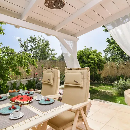 Therianos Traditional Kalithéa