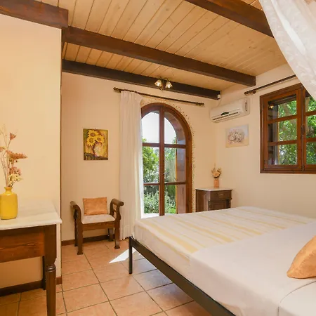 Therianos Traditional Kalithéa