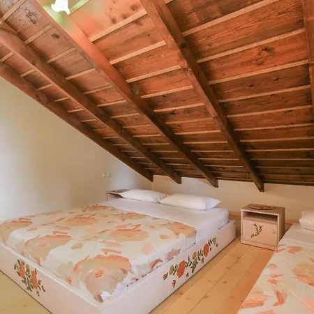 Therianos Traditional *